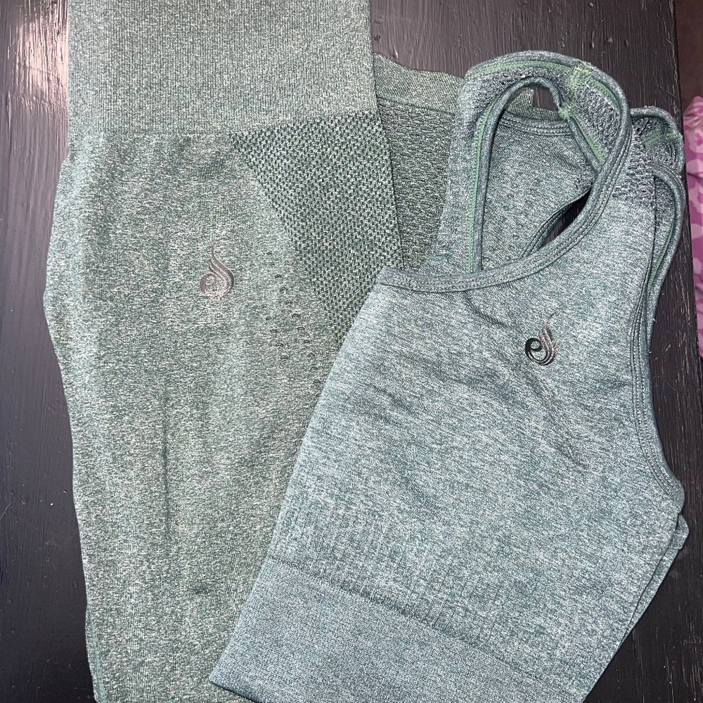 Ryderwear gym leggings and sports bra